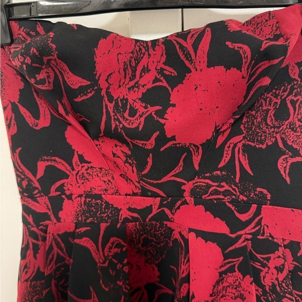 Jack Afalo Strapless Mini Dress in Burgundy/Black Floral Print. Size M. - Picture 6 of 12